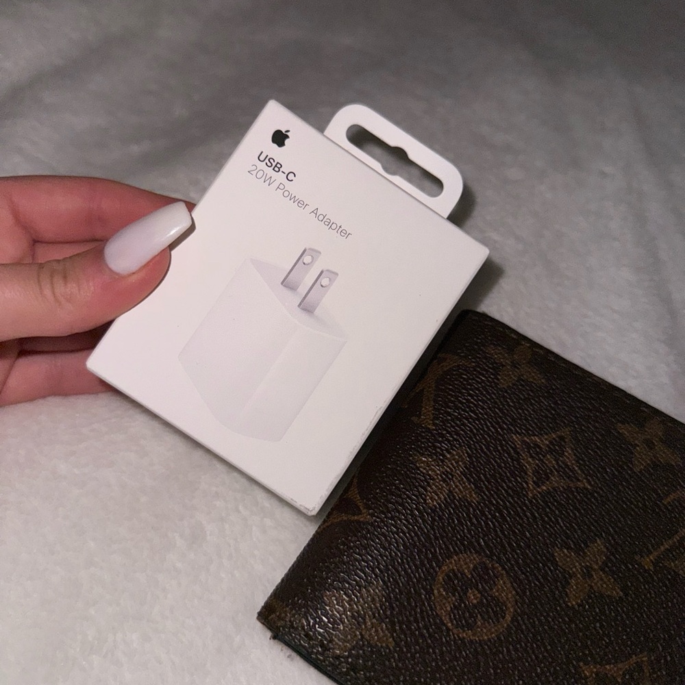 Apple White Adapter for Cell Phones